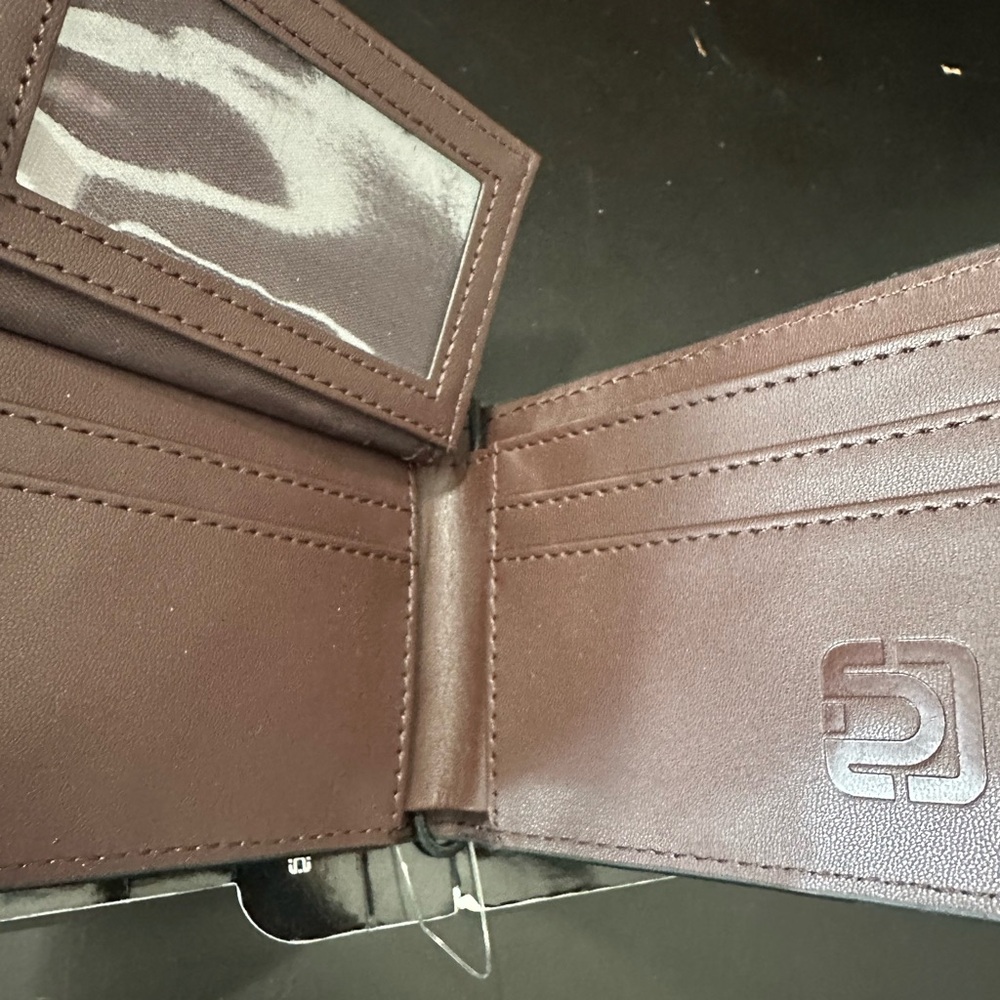 🆕Distortion Textured Leather Wallet - Picture 2 of 6